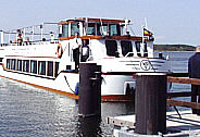 MS Klaus St�rtebeker am Anleger Land Fleesensee